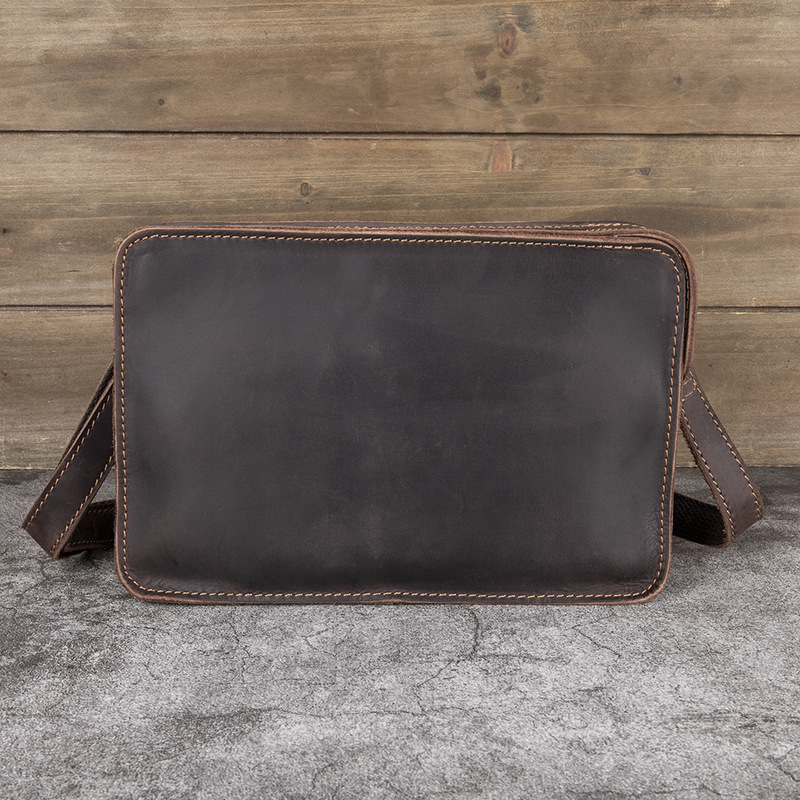 The man is holding a leather s - Interior Design Its recension och pris