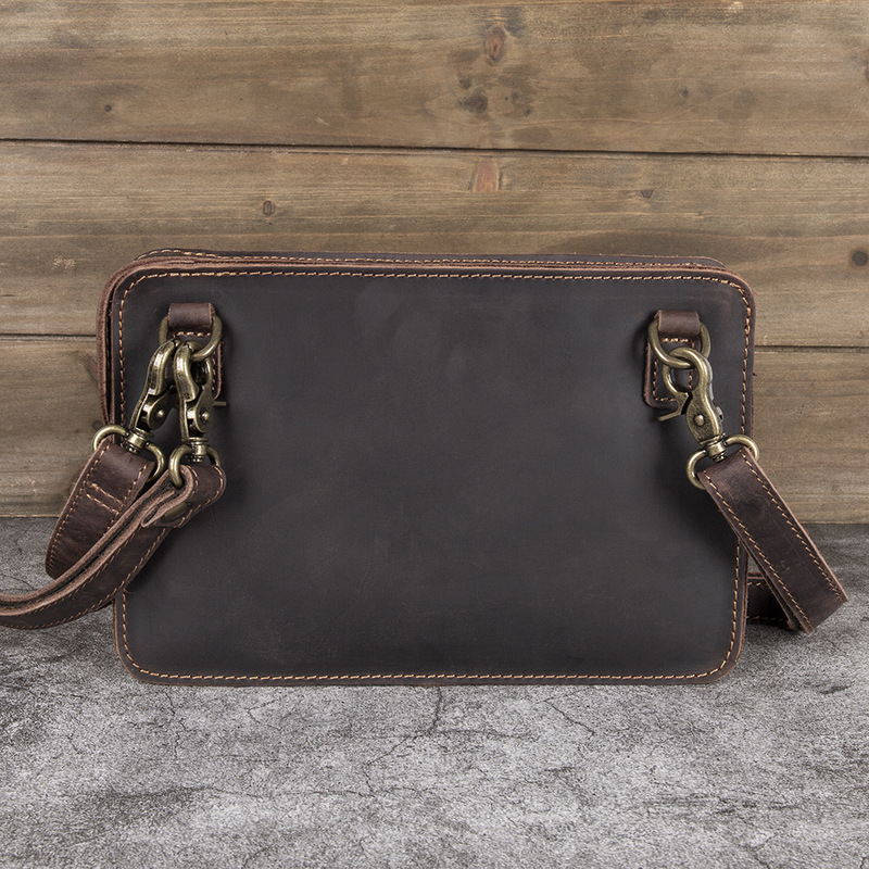 The man is holding a leather s - Interior Design Its recension och pris